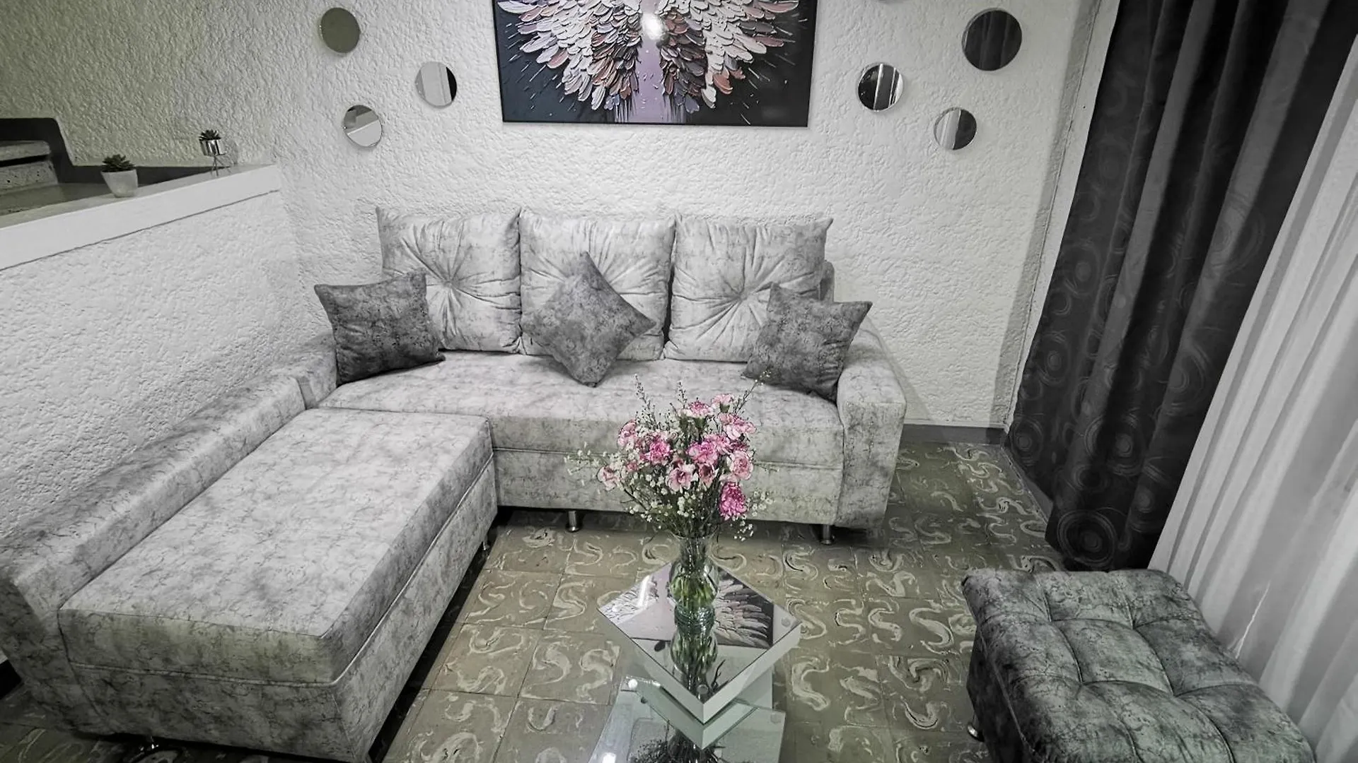 Сasa de vacaciones Villa Casangel Hogar Familiar En Sector Exclusivo Cerca Al Aeropuerto Local Frente Al Poblado Medellín Colombia