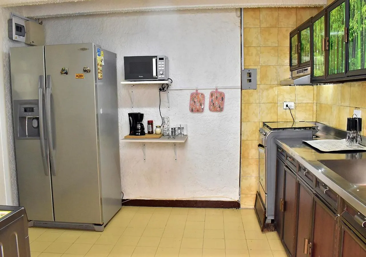 メデジン Casangel Hogar Familiar En Sector Exclusivo Cerca Al Aeropuerto Local Frente Al Pobladoヴィラ 0*,  コロンビア