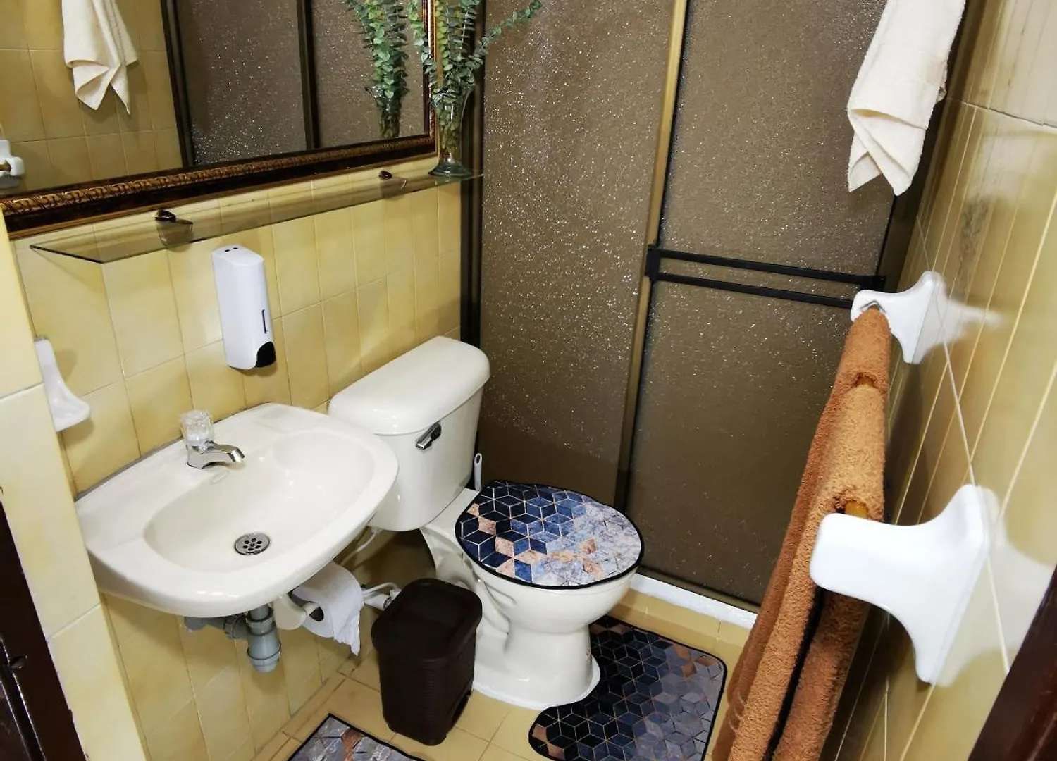 Villa Casangel Hogar Familiar En Sector Exclusivo Cerca Al Aeropuerto Local Frente Al Poblado Medellín Kolumbien