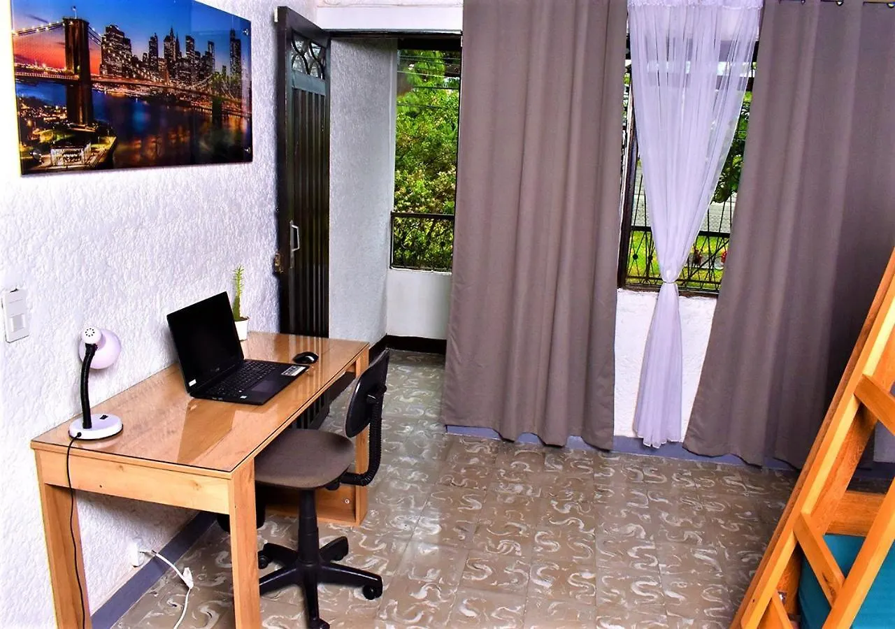 Villa Casangel Hogar Familiar En Sector Exclusivo Cerca Al Aeropuerto Local Frente Al Poblado Medellín 0*,