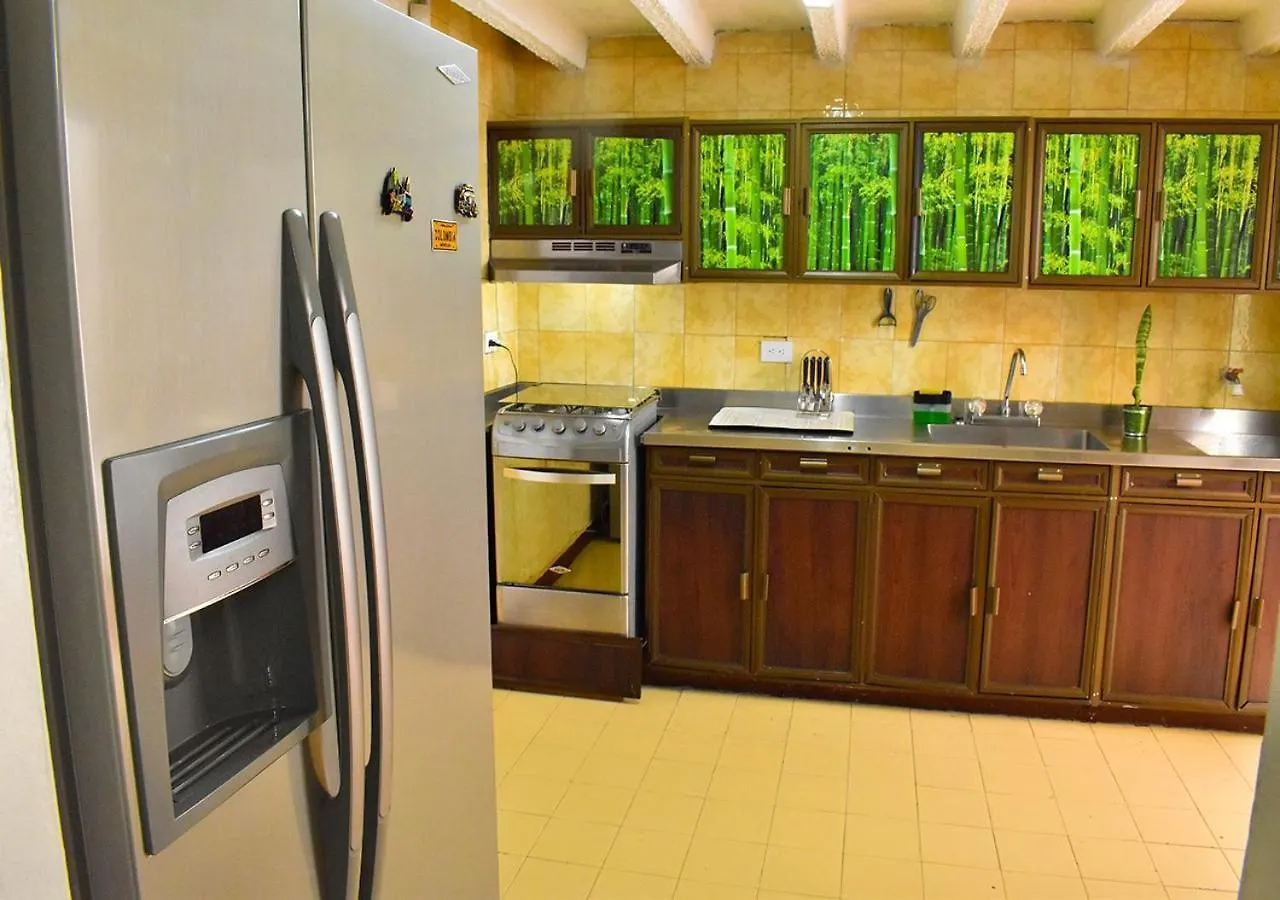 Villa Casangel Hogar Familiar En Sector Exclusivo Cerca Al Aeropuerto Local Frente Al Poblado Medellín Kolumbien