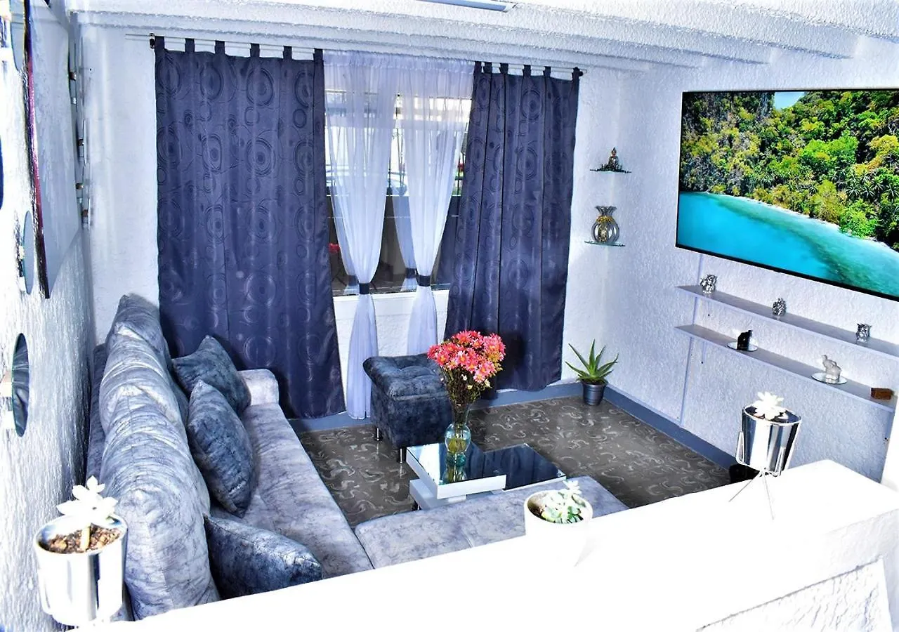 Ferienhaus Villa Casangel Hogar Familiar En Sector Exclusivo Cerca Al Aeropuerto Local Frente Al Poblado Medellín